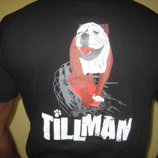 Легендарный Тиллман - бульдог-скейтбордист Легендарный Тиллман - бульдог-скейтбордист